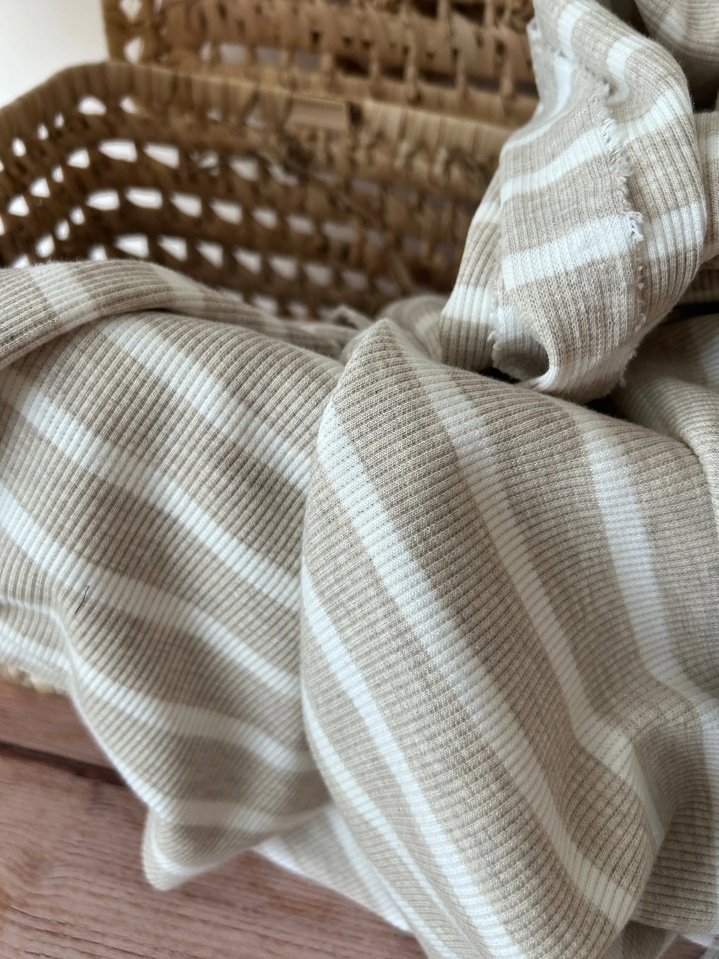 Tissu jersey côtelé coloris rayé sable Emilia Fabrics