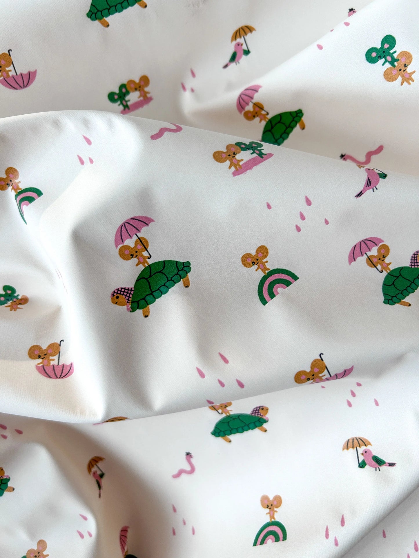 Tissu imperméable imprimé tortue Emilia Fabrics