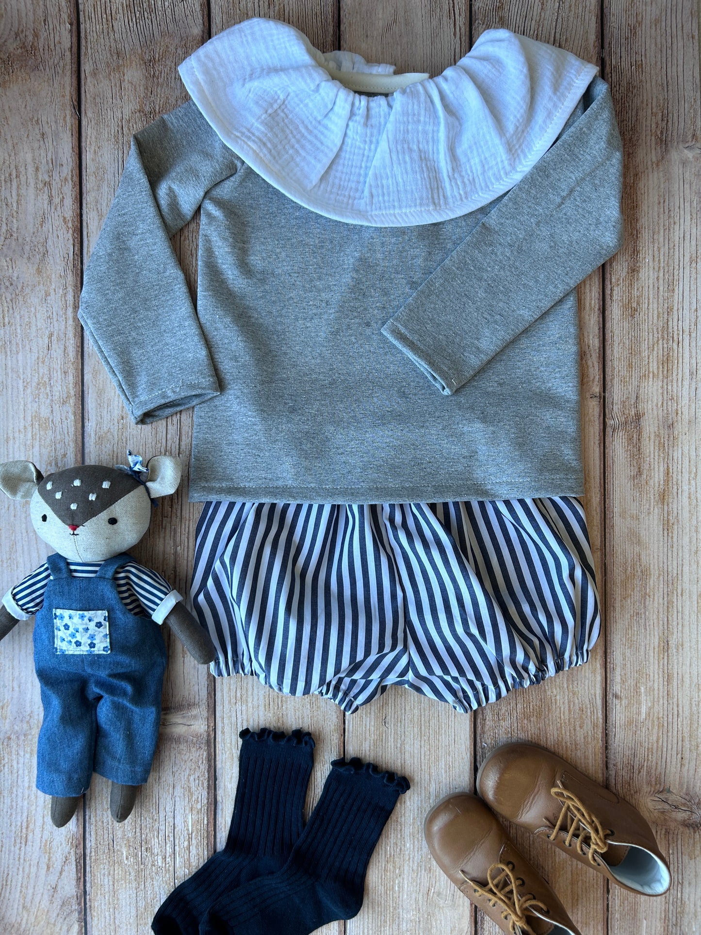 Sweat léger enfant gris à col en double gaze – Intemporel & confortable (12 mois – 10 ans) Emilia Maison créative