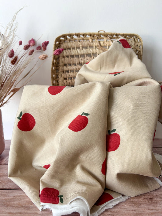 Tissu Velours Côtelé Milleraies Pommes Rouges Emilia Fabrics