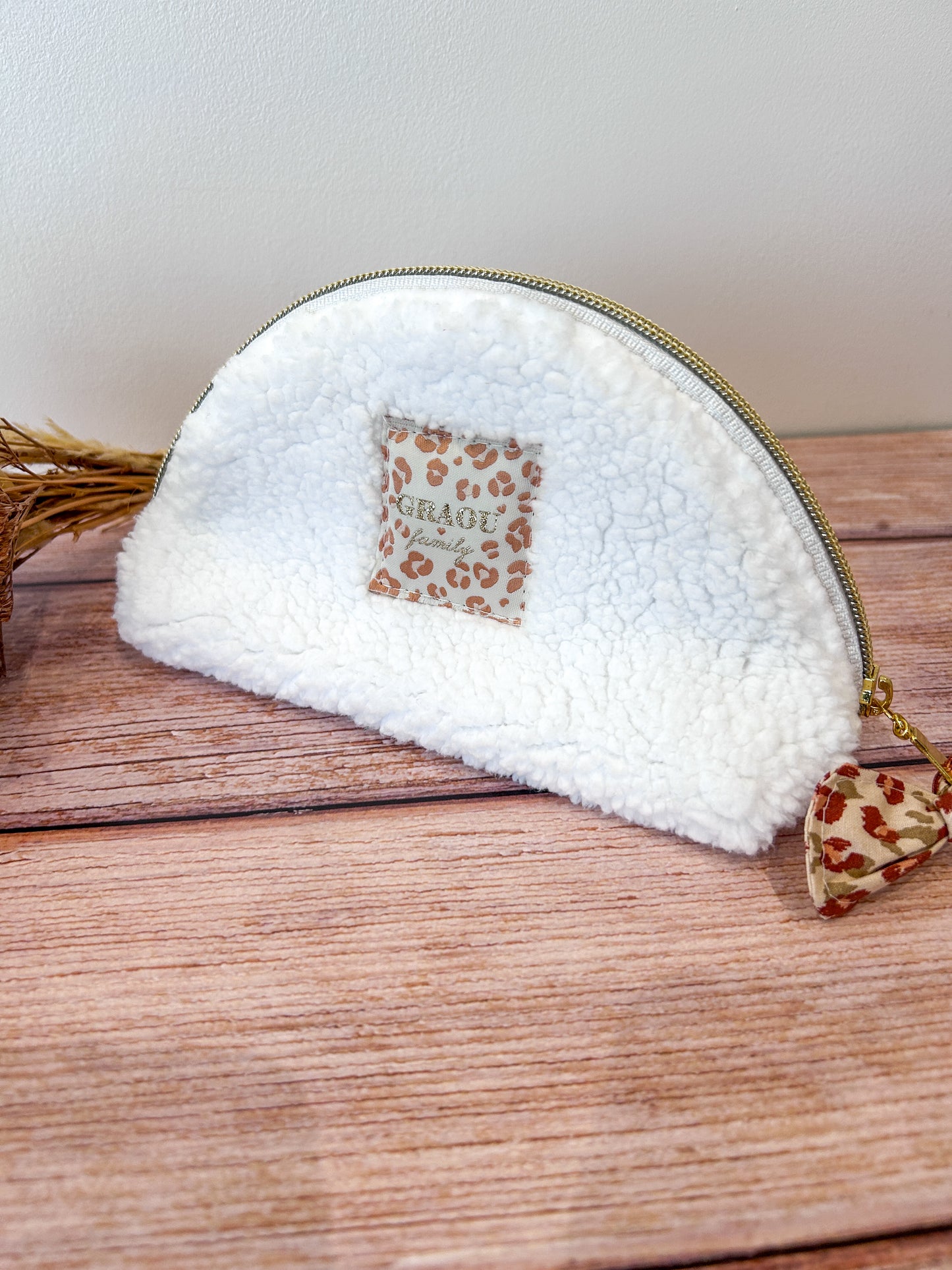 Trousse ronde moumoute et léopard