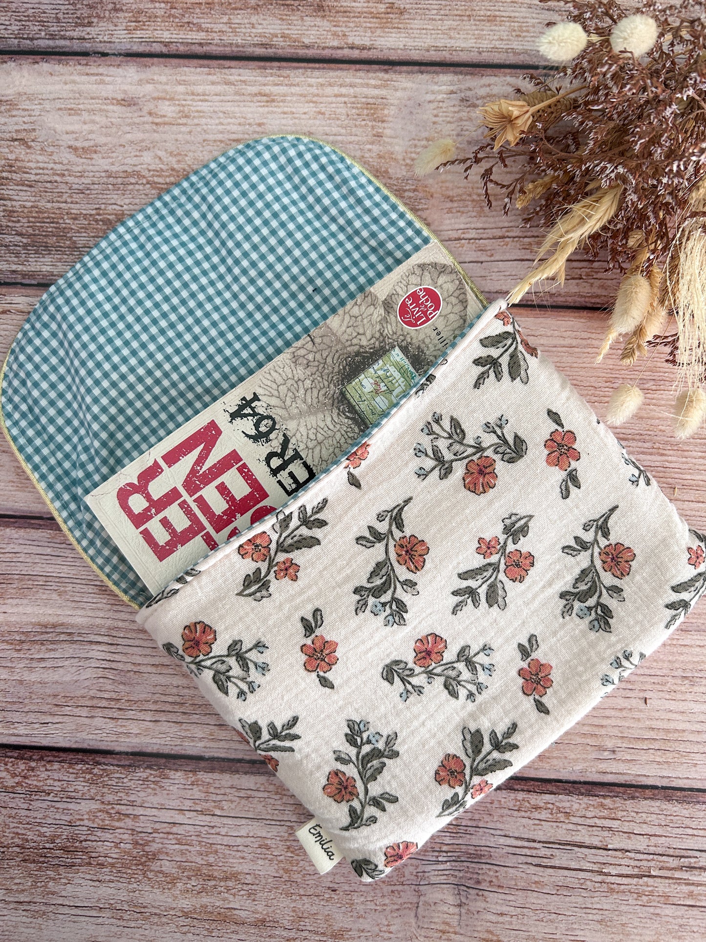 Pochette livre fleurie en double gaze