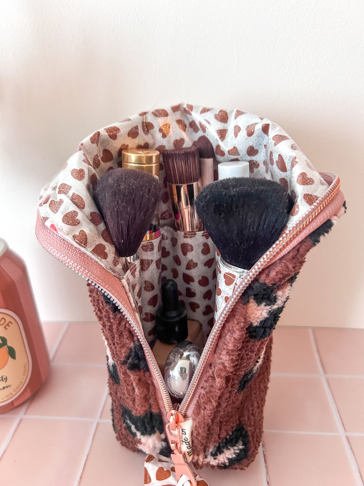 Trousse debout organisée