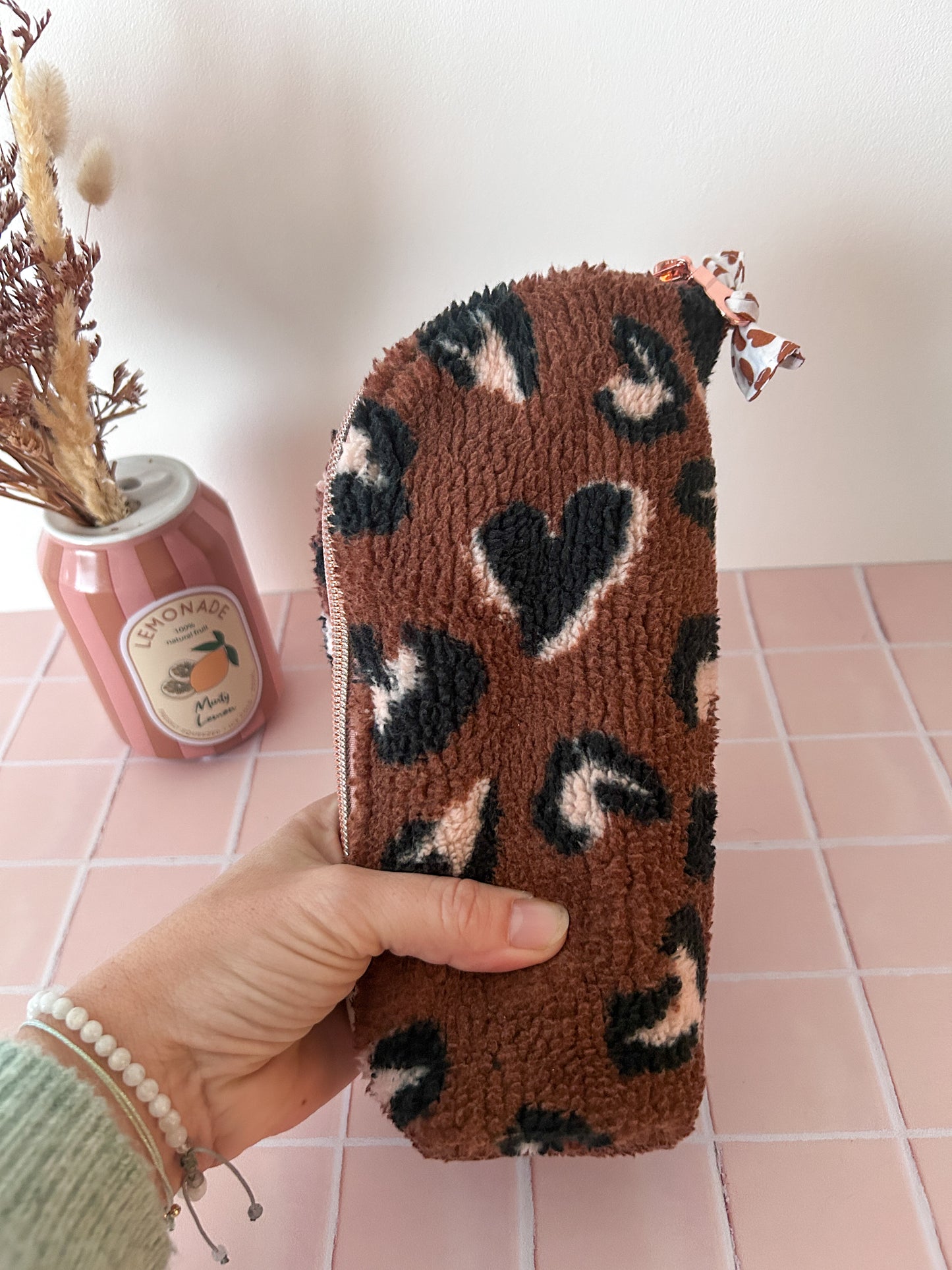 Trousse debout organisée