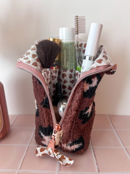 Trousse debout organisée