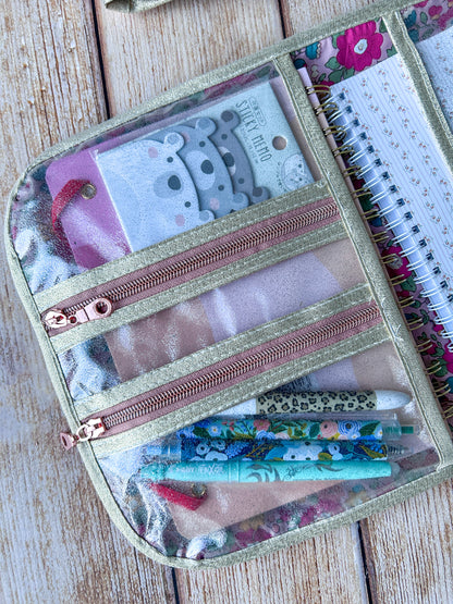 Pochette Organisatrice Fleurie – Housse d’Agenda & Stylos