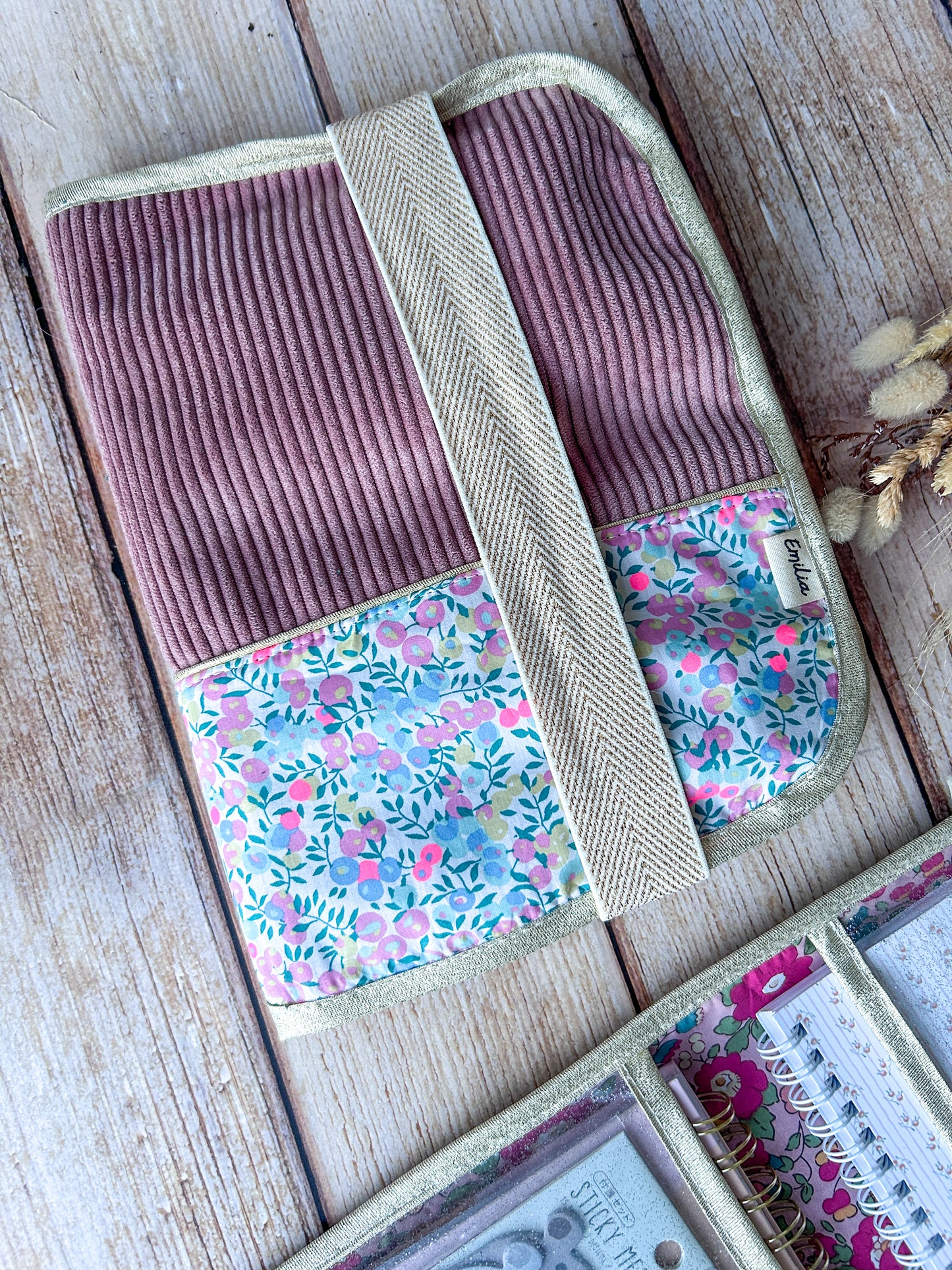 Pochette Organisatrice Fleurie – Housse d’Agenda & Stylos