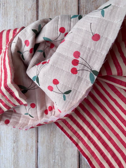 Tissu double gaze matelassé cerises Emilia Fabrics