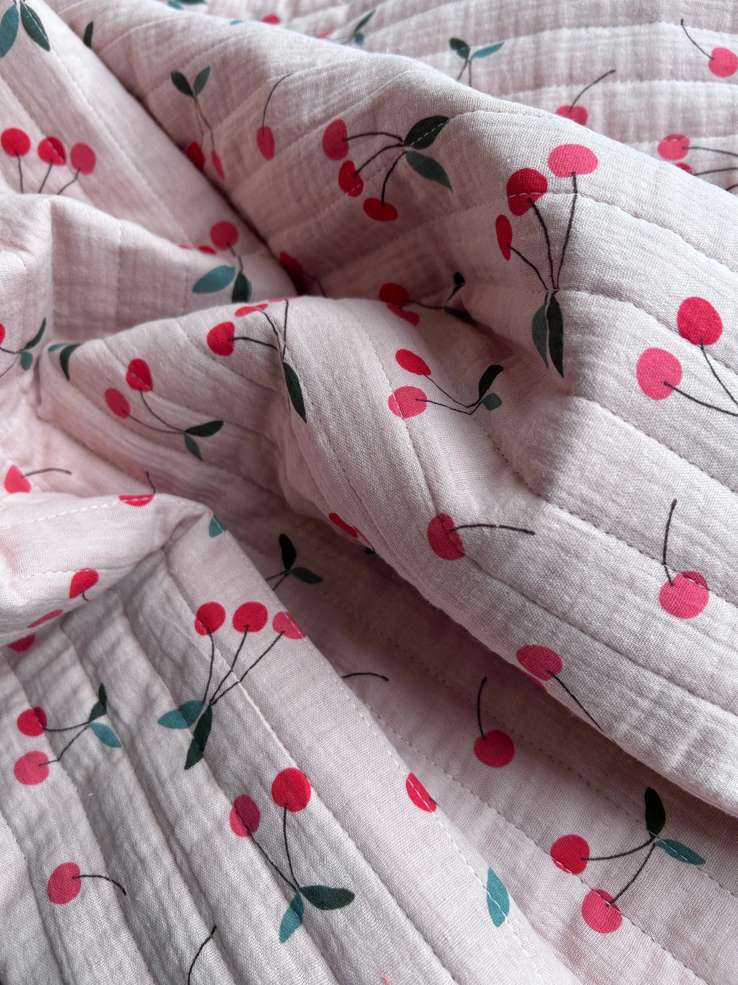 Tissu double gaze matelassé cerises Emilia Fabrics