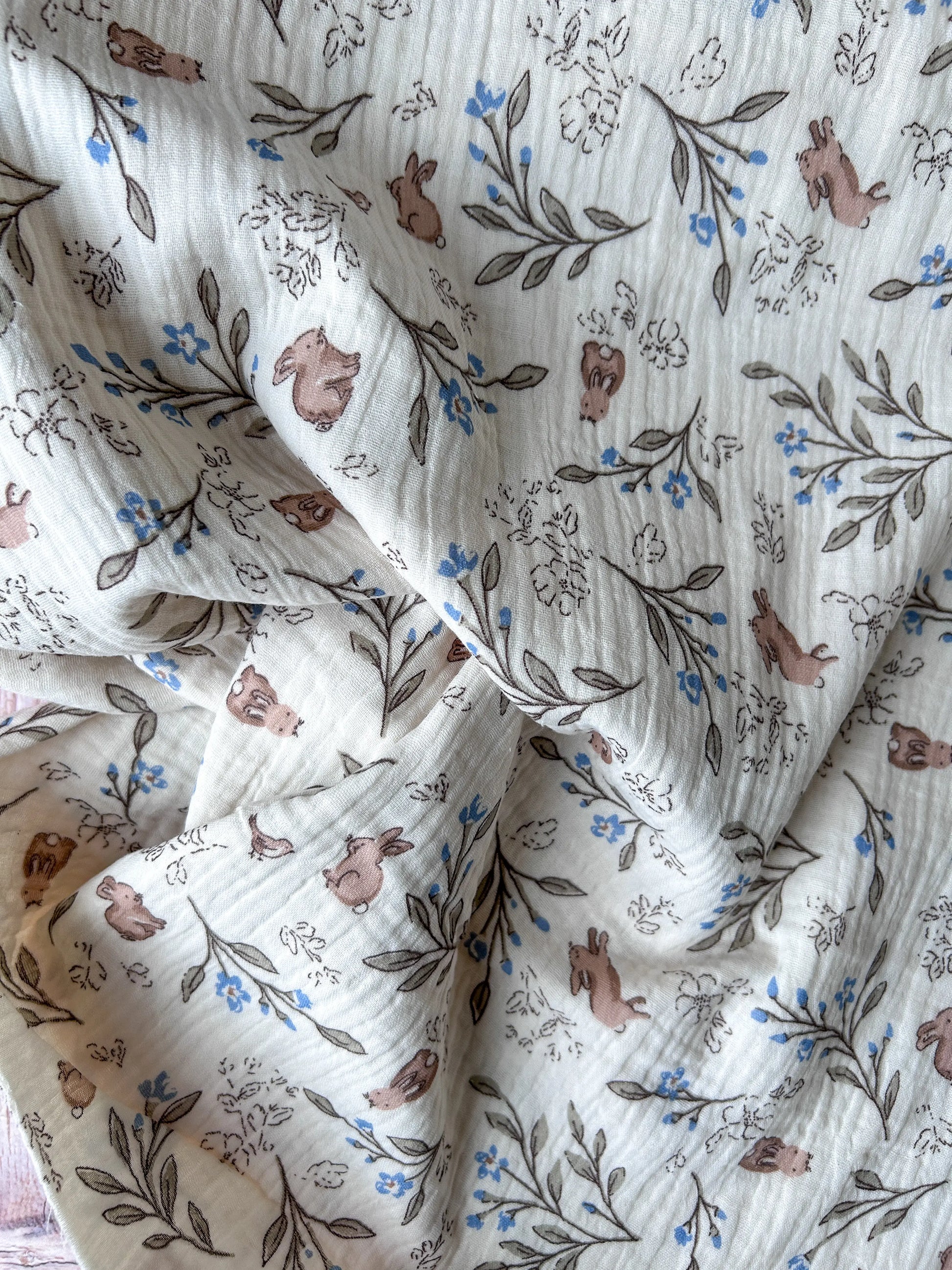 Tissu double gaze lapins et fleurs Emilia Fabrics