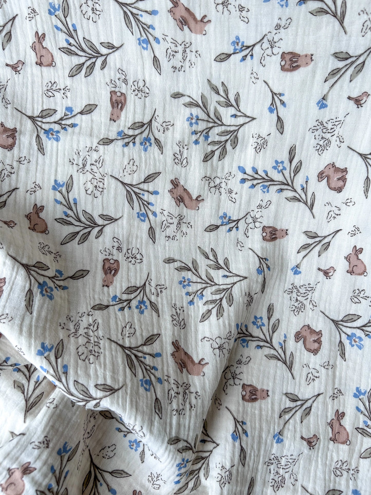 Tissu double gaze lapins et fleurs Emilia Fabrics