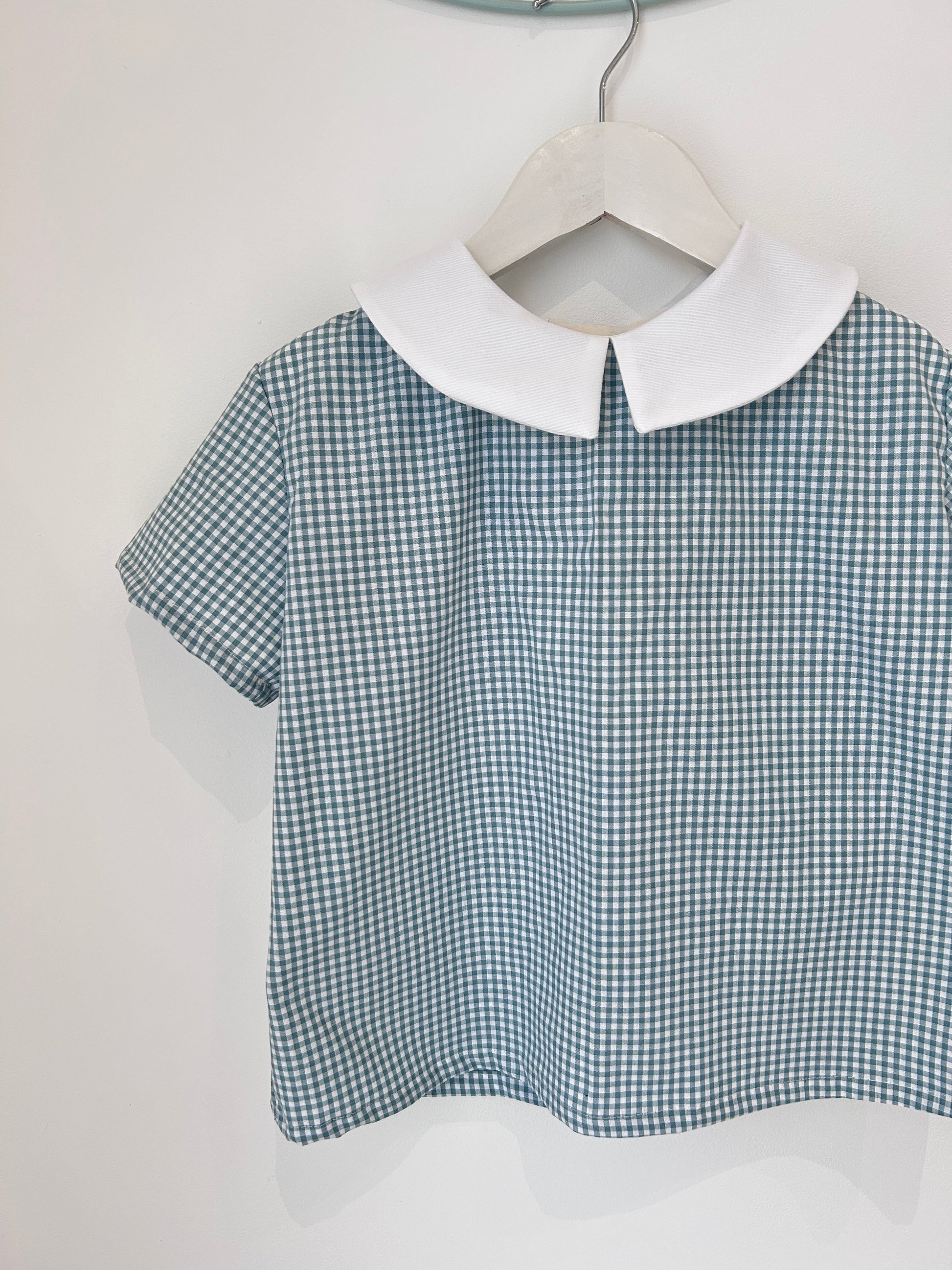 Blouse enfant Anatole – Vichy vert sauge & col chemise blanc Emilia Maison créative