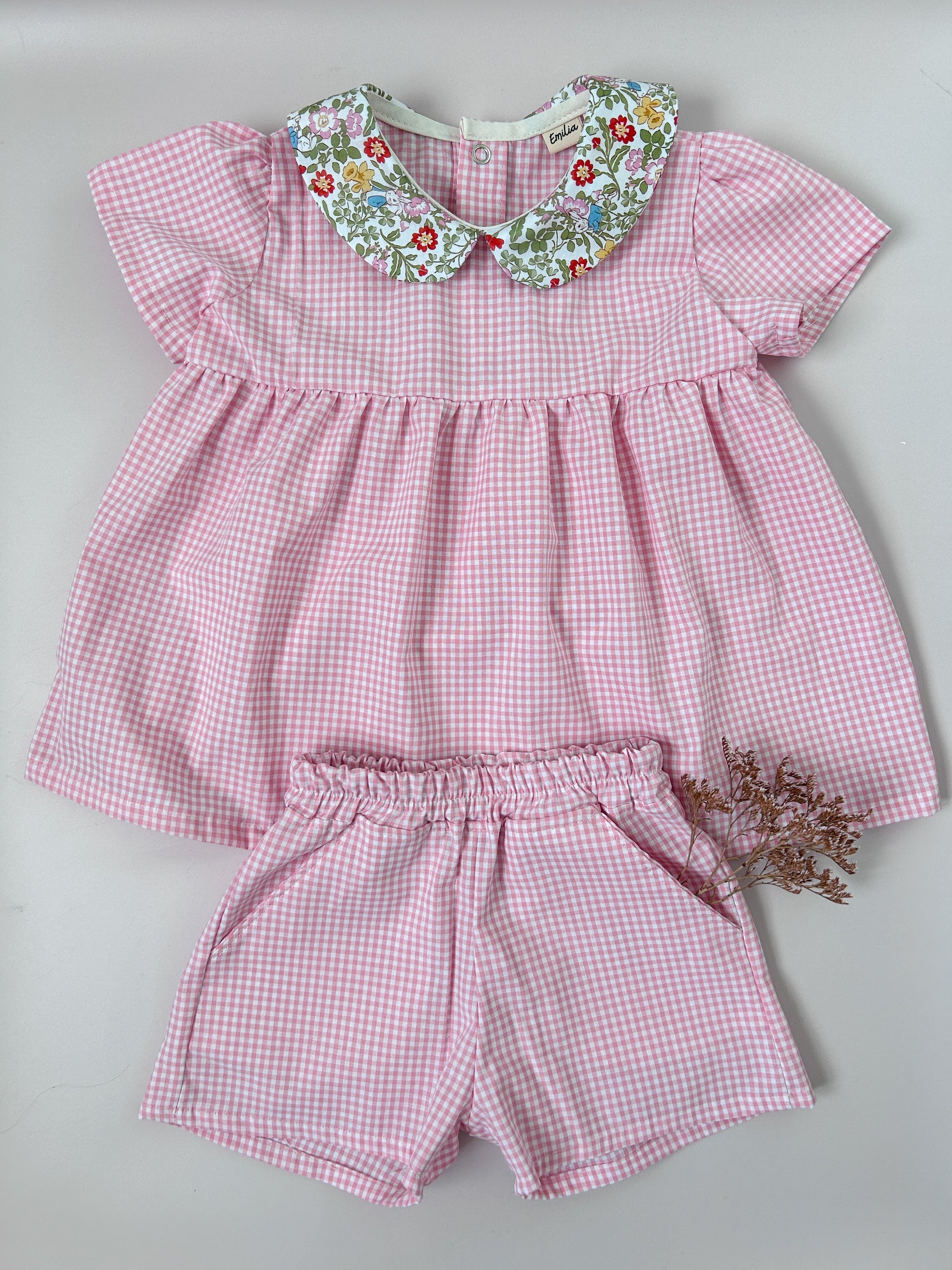 Blouse enfant Pauline – Vichy rose & col Claudine Liberty Emilia Maison créative