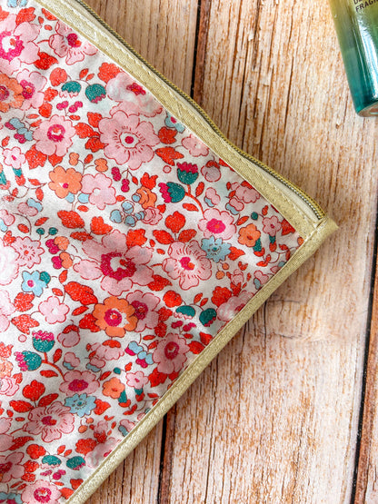 Pochette livre imperméable en tissu Liberty – Protège-livre enduit fait main | Plage & Piscine Emilia Maison créative