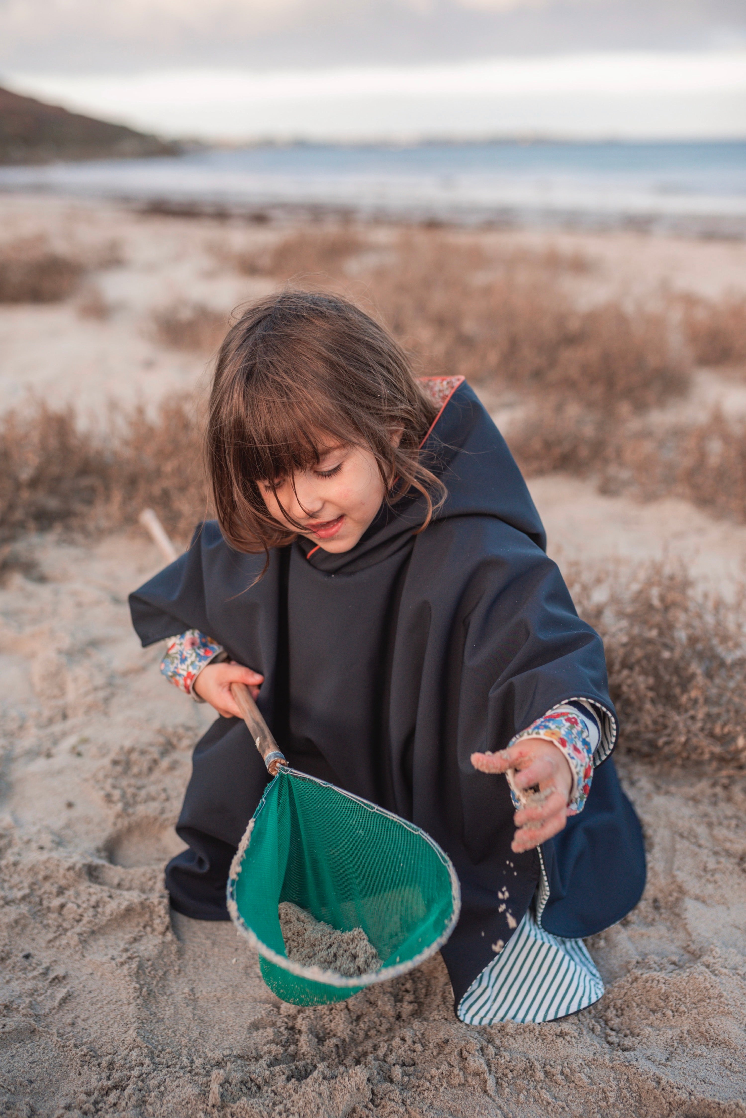 Cape de pluie enfant Faustine – Marine & doublure Liberty Emilia Maison créative