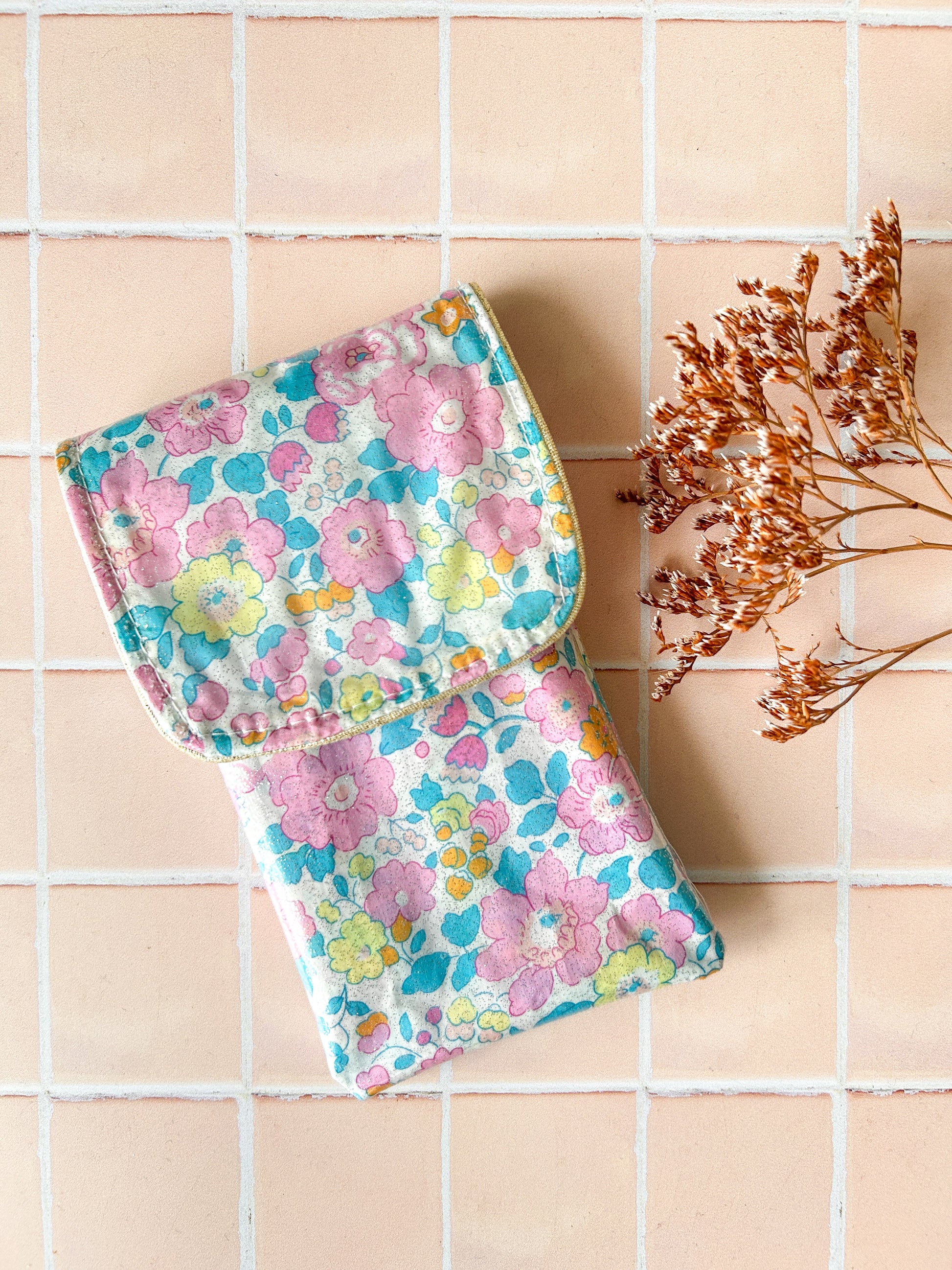 Pochette infirmière en Liberty enduit Emilia Maison créative