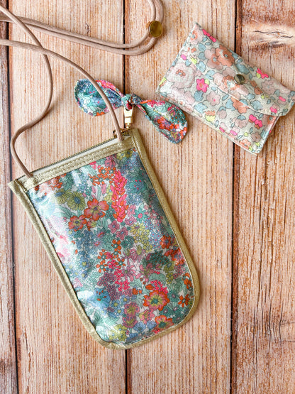 Pochette téléphone bandoulière imperméable Liberty – 2 versions Emilia Maison créative