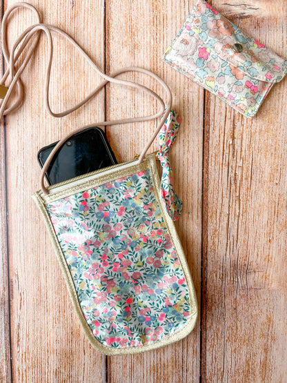 Pochette téléphone bandoulière imperméable Liberty – 2 versions Emilia Maison créative