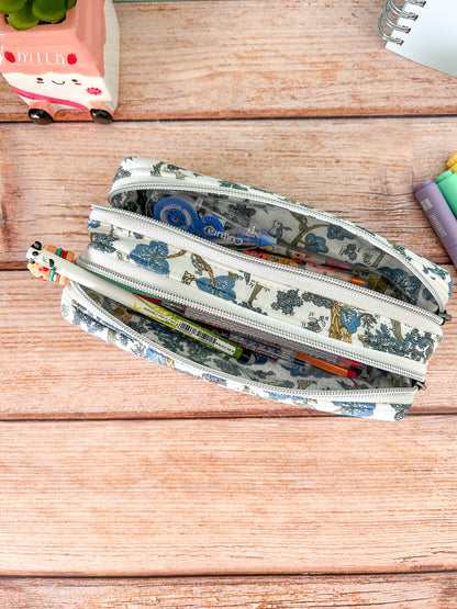 Trousse double compartiment en tissu Liberty personnalisable confectionnée à la main.
